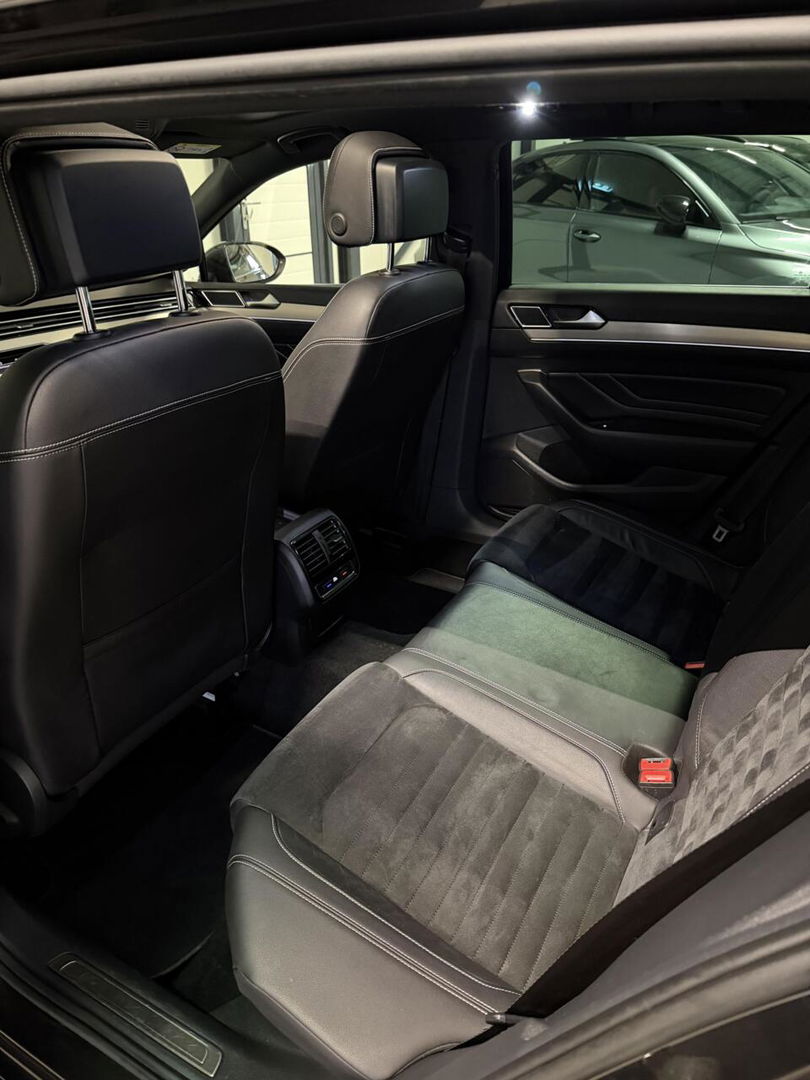 Volkswagen Passat Variant Volkswagen Passat 1.6 TDI R-line Pano Virtual Trekhaak NAP