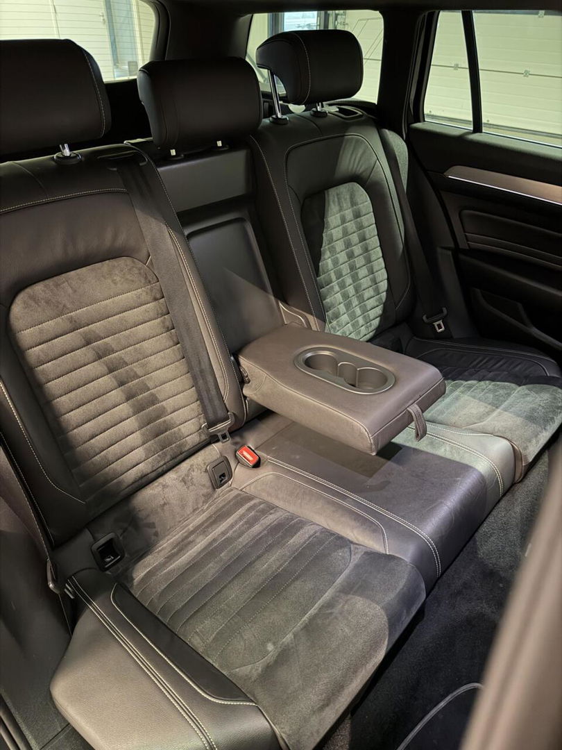 Volkswagen Passat Variant Volkswagen Passat 1.6 TDI R-line Pano Virtual Trekhaak NAP