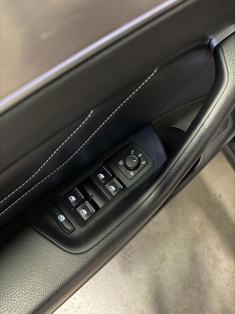 Volkswagen Passat Variant Volkswagen Passat 1.6 TDI R-line Pano Virtual Trekhaak NAP