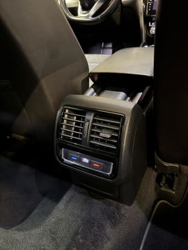 Volkswagen Passat Variant Volkswagen Passat 1.6 TDI R-line Pano Virtual Trekhaak NAP