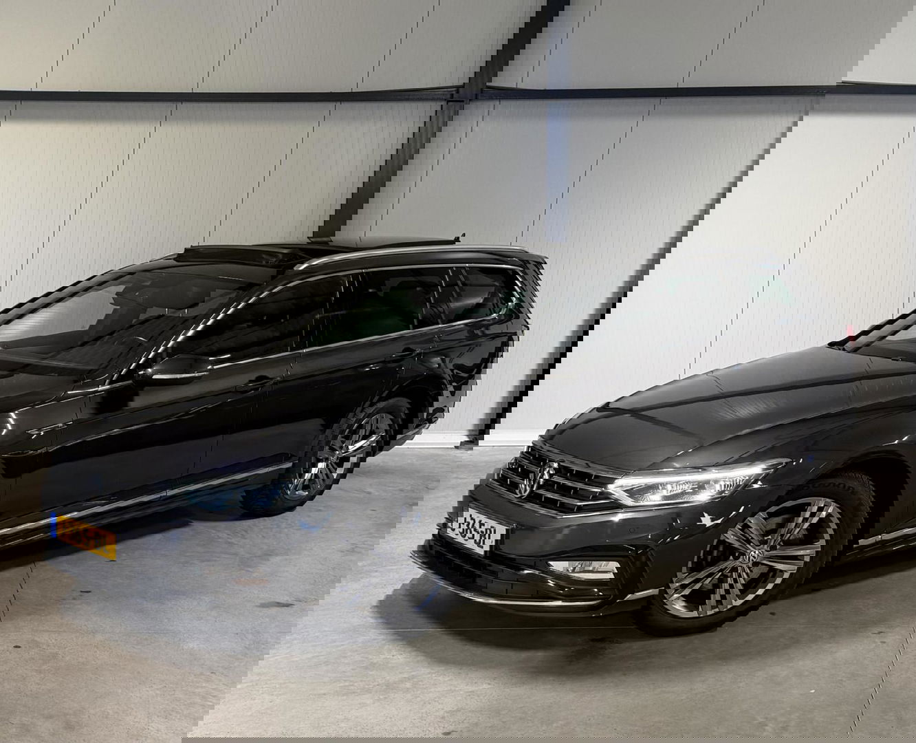 Volkswagen Passat Variant Volkswagen Passat 1.6 TDI R-line Pano Virtual Trekhaak NAP