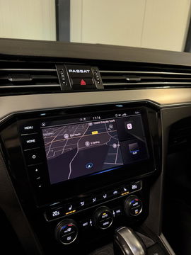 Volkswagen Passat Variant Volkswagen Passat 1.6 TDI R-line Pano Virtual Trekhaak NAP
