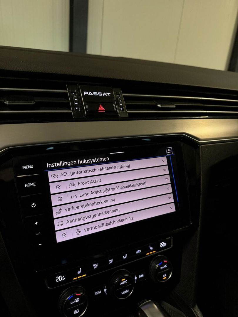 Volkswagen Passat Variant Volkswagen Passat 1.6 TDI R-line Pano Virtual Trekhaak NAP