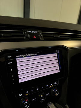 Volkswagen Passat Variant Volkswagen Passat 1.6 TDI R-line Pano Virtual Trekhaak NAP
