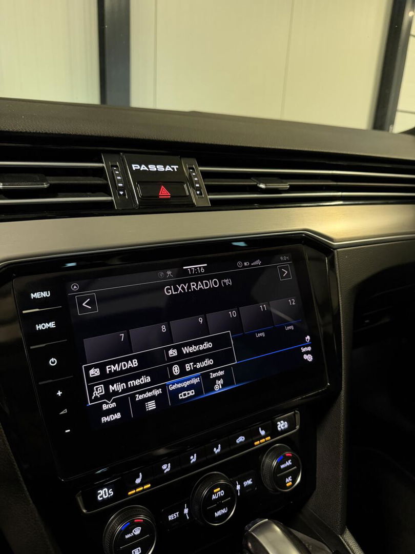 Volkswagen Passat Variant Volkswagen Passat 1.6 TDI R-line Pano Virtual Trekhaak NAP