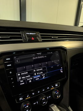 Volkswagen Passat Variant Volkswagen Passat 1.6 TDI R-line Pano Virtual Trekhaak NAP