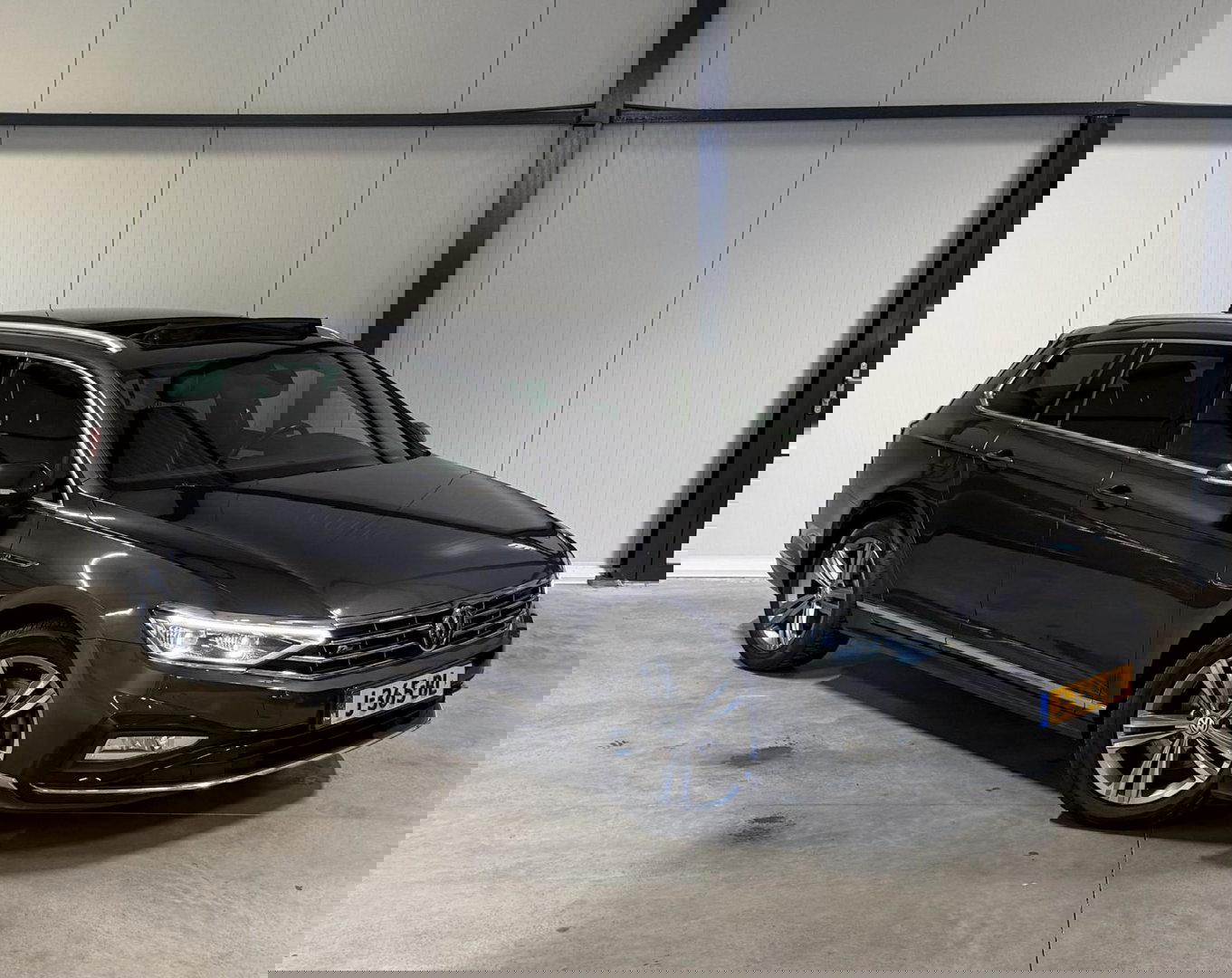 Volkswagen Passat Variant Volkswagen Passat 1.6 TDI R-line Pano Virtual Trekhaak NAP