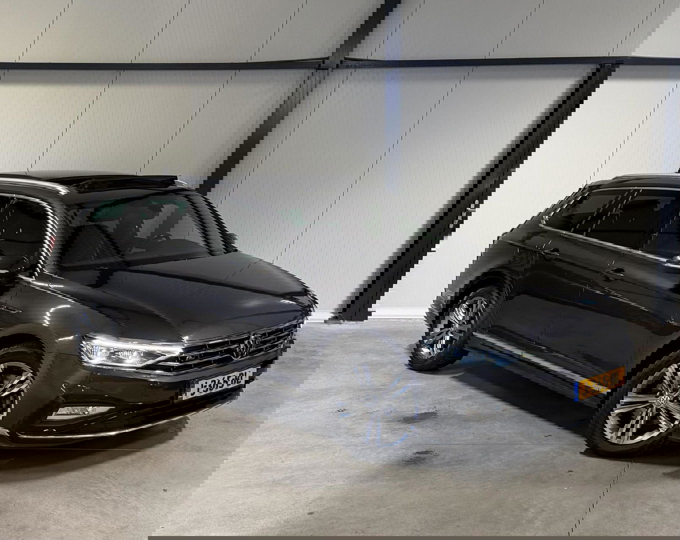 Volkswagen Passat Variant Volkswagen Passat 1.6 TDI R-line Pano Virtual Trekhaak NAP