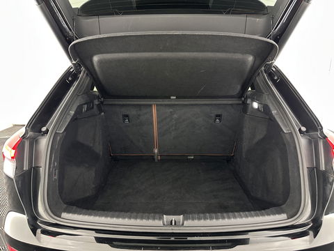 Audi Q4 e-tron 40 S-Line Launch-edition Competition 77 kWh [ 3-Fase-11kW ] {SOH-90%} (INCL-BTW) Aut. *HEATPUMP | PANO | LEATHER | MATRIX-LED | AUDI-SOUND | ADAPTIVE-CRUISE | HEATED-SPORTSEATS | AMBIENTLIGHT | DIGI-COCKPIT | CAMERA | KEYLESS | DAB+ | 20''ALU*