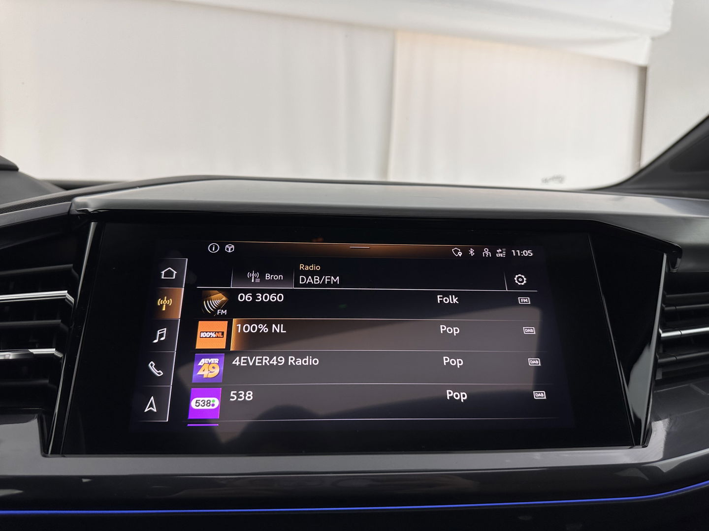 Audi Q4 e-tron 40 S-Line Launch-edition Competition 77 kWh [ 3-Fase-11kW ] {SOH-90%} (INCL-BTW) Aut. *HEATPUMP | PANO | LEATHER | MATRIX-LED | AUDI-SOUND | ADAPTIVE-CRUISE | HEATED-SPORTSEATS | AMBIENTLIGHT | DIGI-COCKPIT | CAMERA | KEYLESS | DAB+ | 20''ALU*