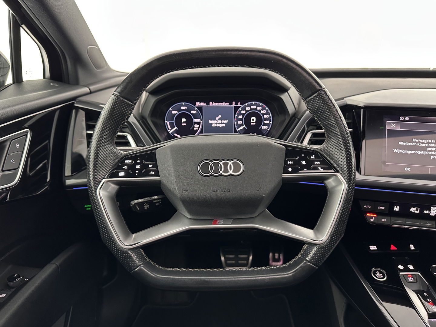 Audi Q4 e-tron 40 S-Line Launch-edition Competition 77 kWh [ 3-Fase-11kW ] {SOH-90%} (INCL-BTW) Aut. *HEATPUMP | PANO | LEATHER | MATRIX-LED | AUDI-SOUND | ADAPTIVE-CRUISE | HEATED-SPORTSEATS | AMBIENTLIGHT | DIGI-COCKPIT | CAMERA | KEYLESS | DAB+ | 20''ALU*