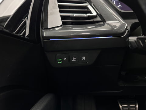 Audi Q4 e-tron 40 S-Line Launch-edition Competition 77 kWh [ 3-Fase-11kW ] {SOH-90%} (INCL-BTW) Aut. *HEATPUMP | PANO | LEATHER | MATRIX-LED | AUDI-SOUND | ADAPTIVE-CRUISE | HEATED-SPORTSEATS | AMBIENTLIGHT | DIGI-COCKPIT | CAMERA | KEYLESS | DAB+ | 20''ALU*