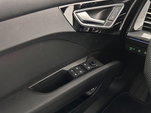 Audi Q4 e-tron 40 S-Line Launch-edition Competition 77 kWh [ 3-Fase-11kW ] {SOH-90%} (INCL-BTW) Aut. *HEATPUMP | PANO | LEATHER | MATRIX-LED | AUDI-SOUND | ADAPTIVE-CRUISE | HEATED-SPORTSEATS | AMBIENTLIGHT | DIGI-COCKPIT | CAMERA | KEYLESS | DAB+ | 20''ALU*