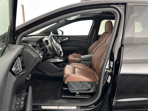 Audi Q4 e-tron 40 S-Line Launch-edition Competition 77 kWh [ 3-Fase-11kW ] {SOH-90%} (INCL-BTW) Aut. *HEATPUMP | PANO | LEATHER | MATRIX-LED | AUDI-SOUND | ADAPTIVE-CRUISE | HEATED-SPORTSEATS | AMBIENTLIGHT | DIGI-COCKPIT | CAMERA | KEYLESS | DAB+ | 20''ALU*