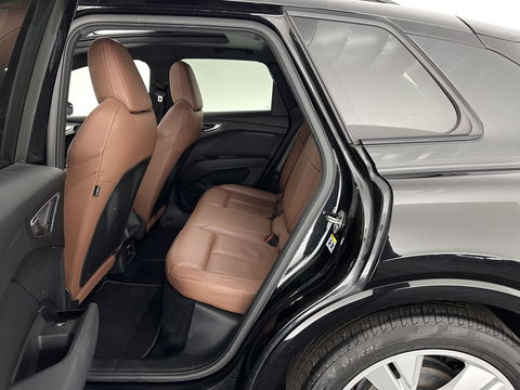 Audi Q4 e-tron 40 S-Line Launch-edition Competition 77 kWh [ 3-Fase-11kW ] {SOH-90%} (INCL-BTW) Aut. *HEATPUMP | PANO | LEATHER | MATRIX-LED | AUDI-SOUND | ADAPTIVE-CRUISE | HEATED-SPORTSEATS | AMBIENTLIGHT | DIGI-COCKPIT | CAMERA | KEYLESS | DAB+ | 20''ALU*