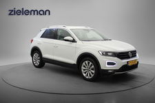Volkswagen T-Roc - 1.5 TSI Sport - Digitaal Cockpit, Carplay, Cruise, Clima, PDC, Trekhaak, Beats