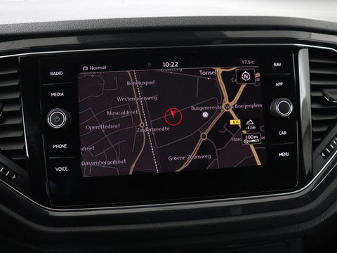 Volkswagen T-Roc 1.5 TSI Sport R Line | Trekhaak | Carplay | Full LED | Navigatie | Virtual Cockpit | Adaptive cruise | Parkeerhulp | 18'' | Climate control | Bluetooth | Getint glas