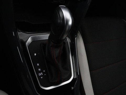 Volkswagen T-Roc 1.5 TSI Sport R Line | Trekhaak | Carplay | Full LED | Navigatie | Virtual Cockpit | Adaptive cruise | Parkeerhulp | 18'' | Climate control | Bluetooth | Getint glas