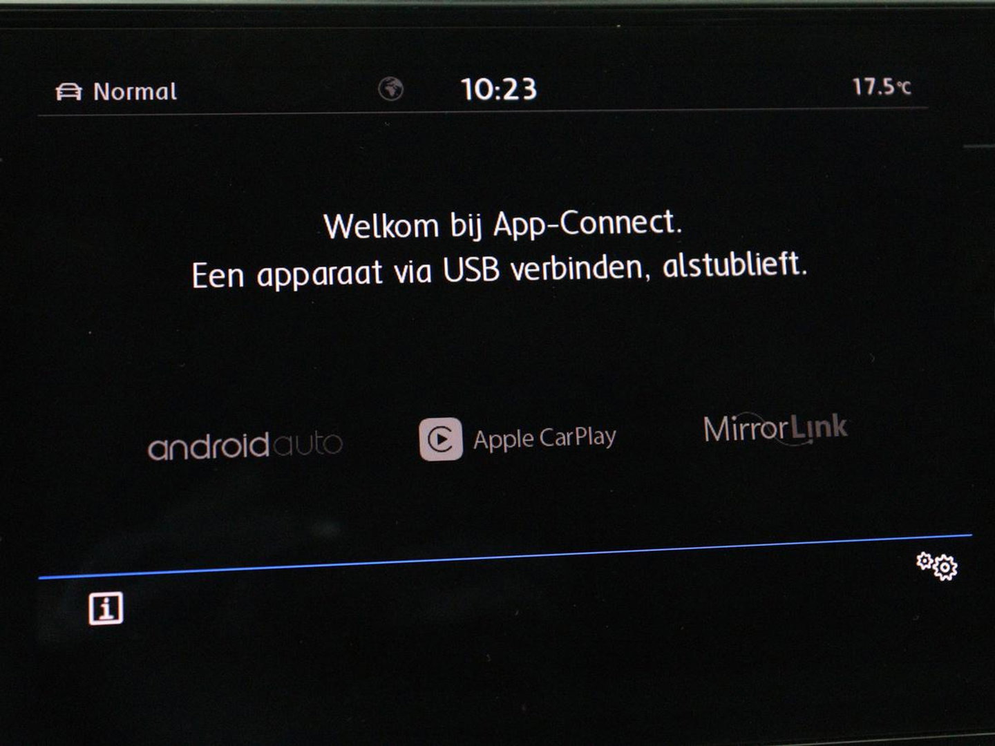 Volkswagen T-Roc 1.5 TSI Sport R Line | Trekhaak | Carplay | Full LED | Navigatie | Virtual Cockpit | Adaptive cruise | Parkeerhulp | 18'' | Climate control | Bluetooth | Getint glas