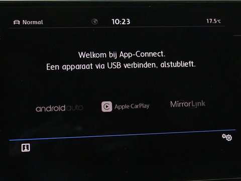 Volkswagen T-Roc 1.5 TSI Sport R Line | Trekhaak | Carplay | Full LED | Navigatie | Virtual Cockpit | Adaptive cruise | Parkeerhulp | 18'' | Climate control | Bluetooth | Getint glas