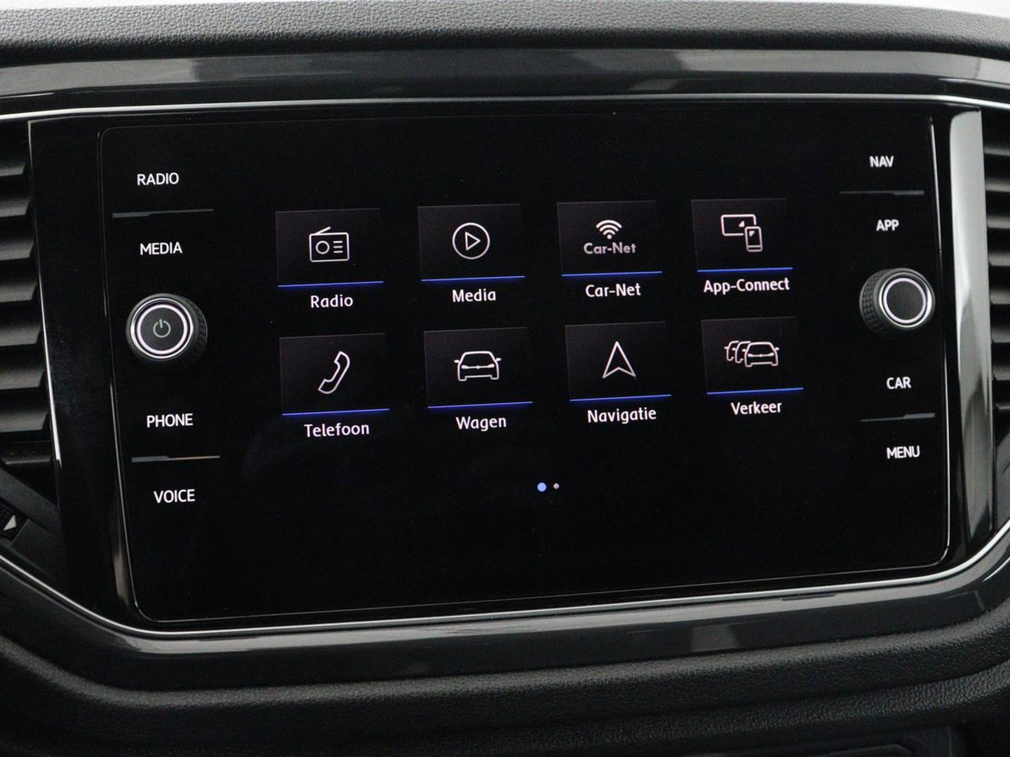 Volkswagen T-Roc 1.5 TSI Sport R Line | Trekhaak | Carplay | Full LED | Navigatie | Virtual Cockpit | Adaptive cruise | Parkeerhulp | 18'' | Climate control | Bluetooth | Getint glas