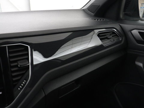 Volkswagen T-Roc 1.5 TSI Sport R Line | Trekhaak | Carplay | Full LED | Navigatie | Virtual Cockpit | Adaptive cruise | Parkeerhulp | 18'' | Climate control | Bluetooth | Getint glas