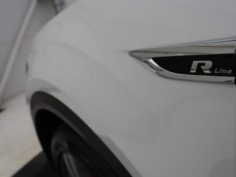 Volkswagen T-Roc 1.5 TSI Sport R Line | Trekhaak | Carplay | Full LED | Navigatie | Virtual Cockpit | Adaptive cruise | Parkeerhulp | 18'' | Climate control | Bluetooth | Getint glas