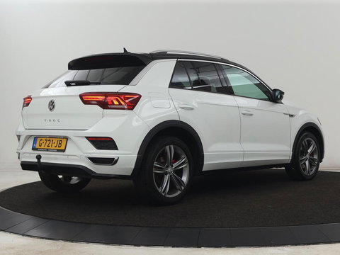 Volkswagen T-Roc 1.5 TSI Sport R Line | Trekhaak | Carplay | Full LED | Navigatie | Virtual Cockpit | Adaptive cruise | Parkeerhulp | 18'' | Climate control | Bluetooth | Getint glas
