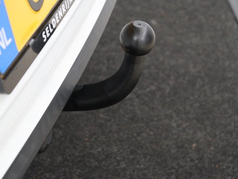 Volkswagen T-Roc 1.5 TSI Sport R Line | Trekhaak | Carplay | Full LED | Navigatie | Virtual Cockpit | Adaptive cruise | Parkeerhulp | 18'' | Climate control | Bluetooth | Getint glas