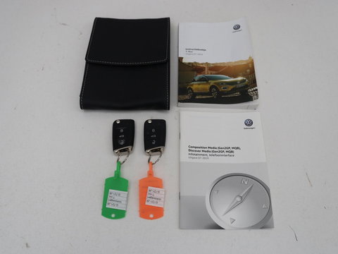 Volkswagen T-Roc 1.5 TSI Sport R Line | Trekhaak | Carplay | Full LED | Navigatie | Virtual Cockpit | Adaptive cruise | Parkeerhulp | 18'' | Climate control | Bluetooth | Getint glas