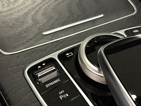Mercedes-Benz C-Klasse 200 Business Solution AMG Plus Upgrade Edition | Burmester | Panoramadak | Sfeerverlichting | Apple Carplay | Android Auto | Camera | Lane Assist | Dodehoeksensor | LED |