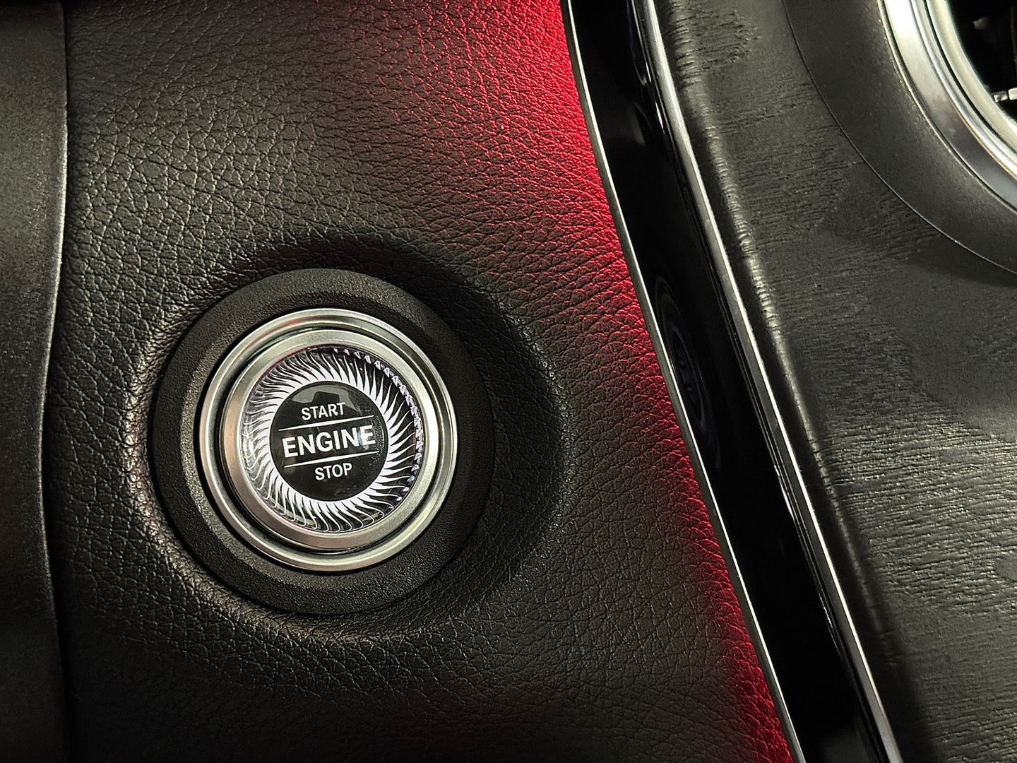 Mercedes-Benz C-Klasse 200 Business Solution AMG Plus Upgrade Edition | Burmester | Panoramadak | Sfeerverlichting | Apple Carplay | Android Auto | Camera | Lane Assist | Dodehoeksensor | LED |