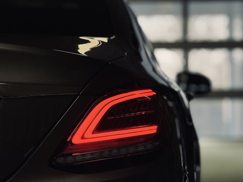 Mercedes-Benz C-Klasse 200 Business Solution AMG Plus Upgrade Edition | Burmester | Panoramadak | Sfeerverlichting | Apple Carplay | Android Auto | Camera | Lane Assist | Dodehoeksensor | LED |