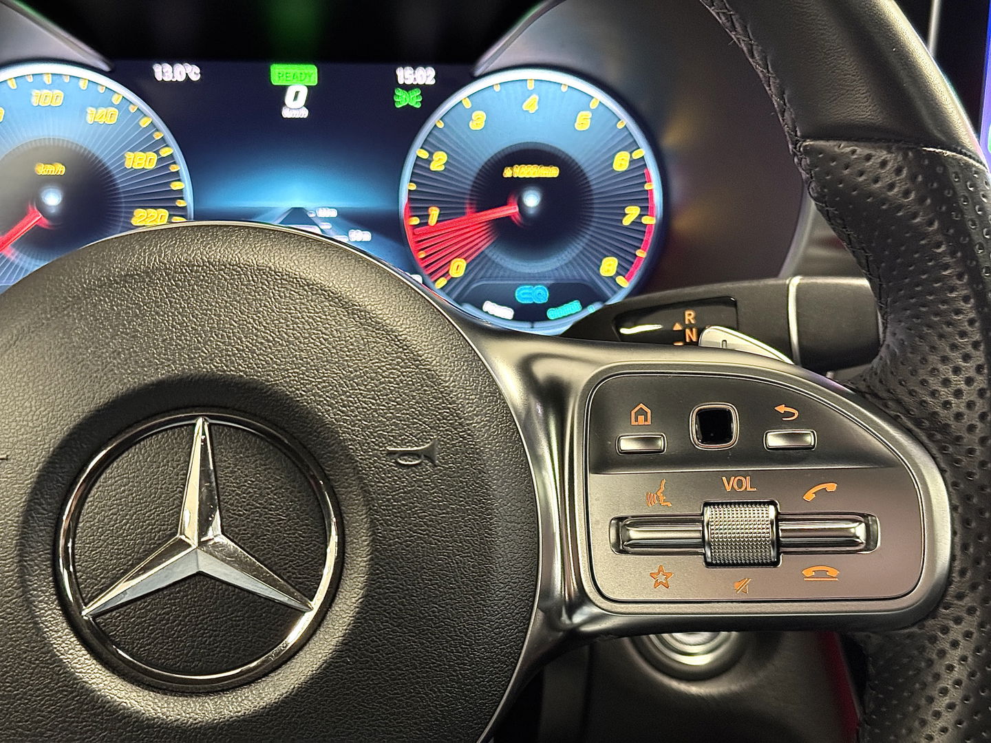 Mercedes-Benz C-Klasse 200 Business Solution AMG Plus Upgrade Edition | Burmester | Panoramadak | Sfeerverlichting | Apple Carplay | Android Auto | Camera | Lane Assist | Dodehoeksensor | LED |
