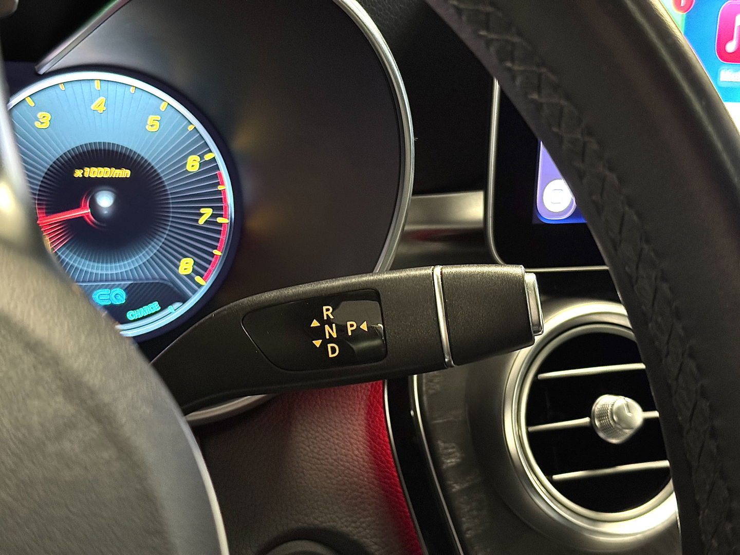 Mercedes-Benz C-Klasse 200 Business Solution AMG Plus Upgrade Edition | Burmester | Panoramadak | Sfeerverlichting | Apple Carplay | Android Auto | Camera | Lane Assist | Dodehoeksensor | LED |