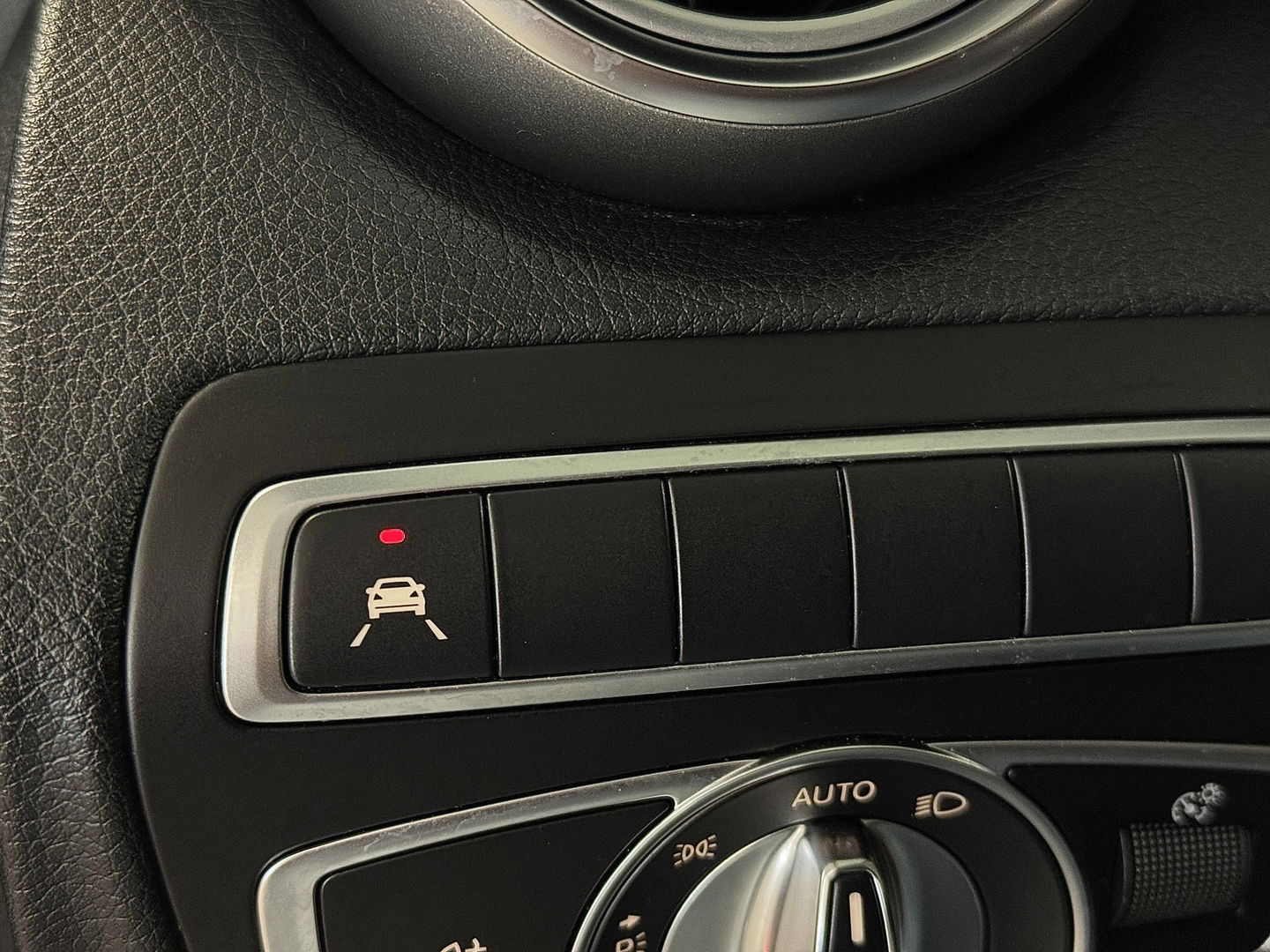 Mercedes-Benz C-Klasse 200 Business Solution AMG Plus Upgrade Edition | Burmester | Panoramadak | Sfeerverlichting | Apple Carplay | Android Auto | Camera | Lane Assist | Dodehoeksensor | LED |