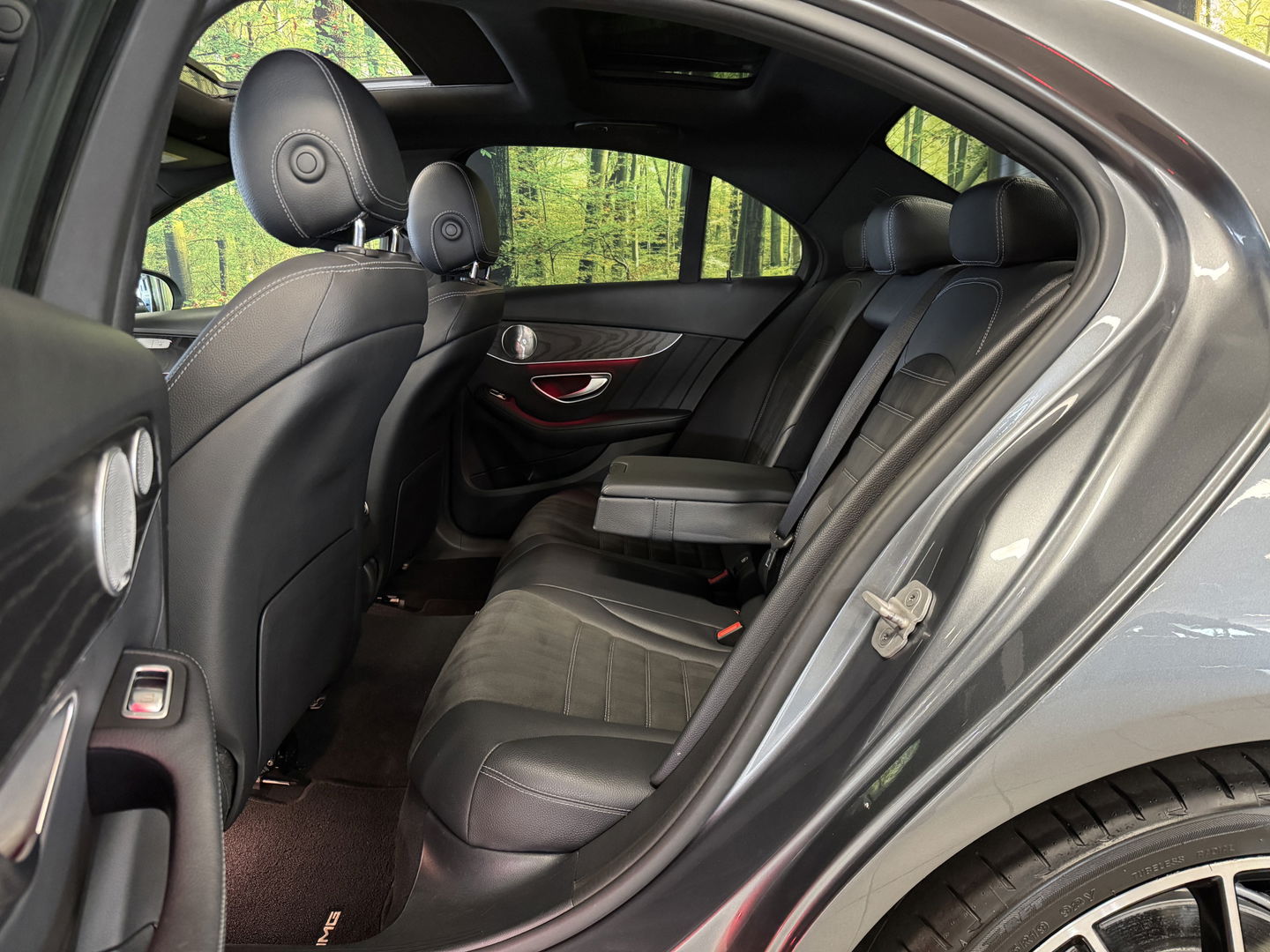 Mercedes-Benz C-Klasse 200 Business Solution AMG Plus Upgrade Edition | Burmester | Panoramadak | Sfeerverlichting | Apple Carplay | Android Auto | Camera | Lane Assist | Dodehoeksensor | LED |