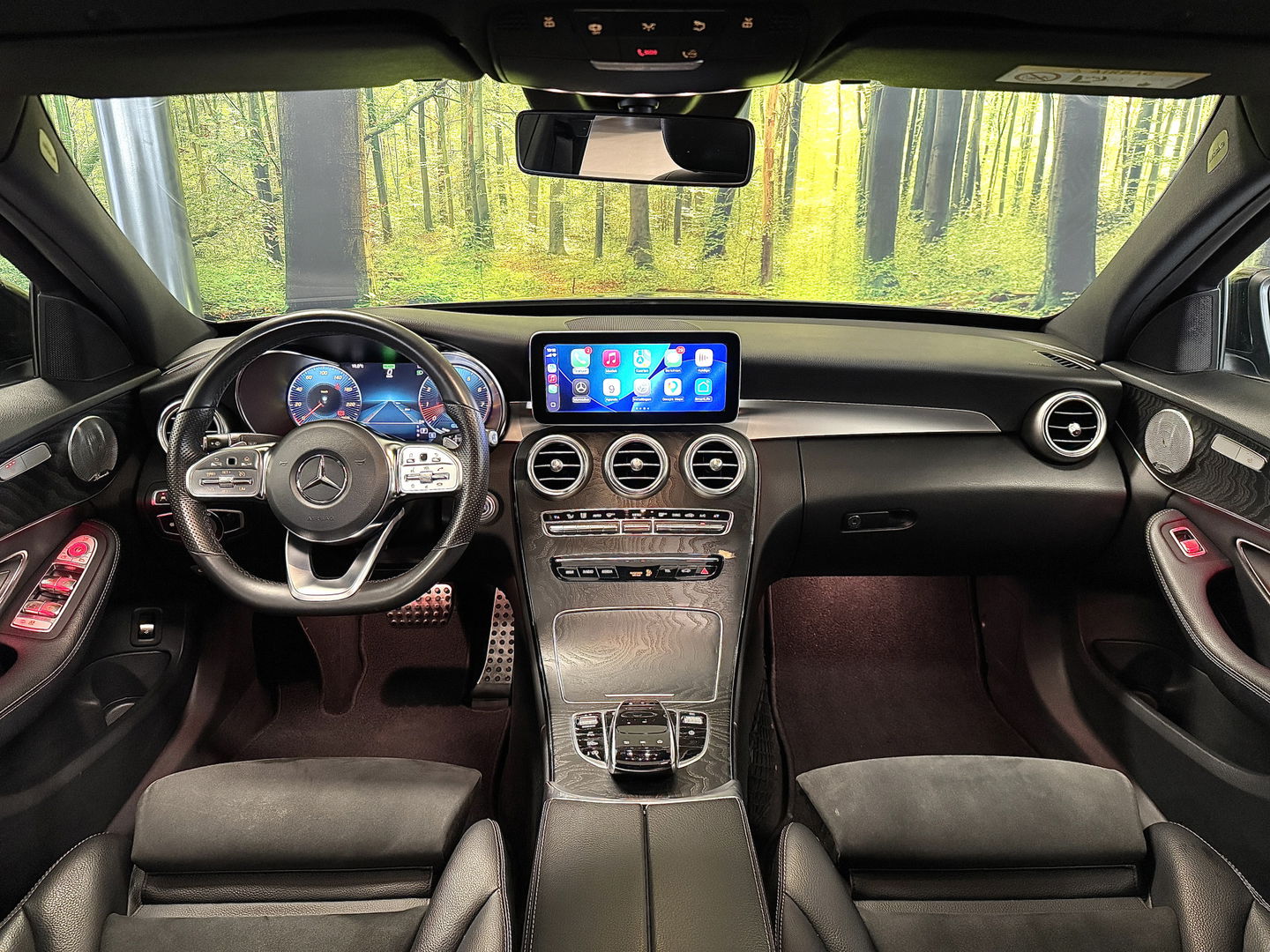 Mercedes-Benz C-Klasse 200 Business Solution AMG Plus Upgrade Edition | Burmester | Panoramadak | Sfeerverlichting | Apple Carplay | Android Auto | Camera | Lane Assist | Dodehoeksensor | LED |