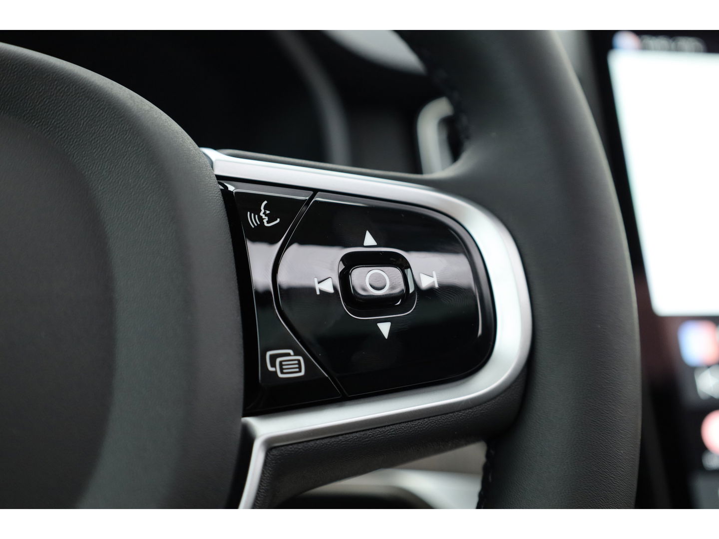 Volvo XC90 2.0 T8 Plug-in hybrid AWD Ultra Dark | Full Option | Luchtvering | B&W  audio | Massage | Pano | HUD | Stoelventilatie | 22'' |