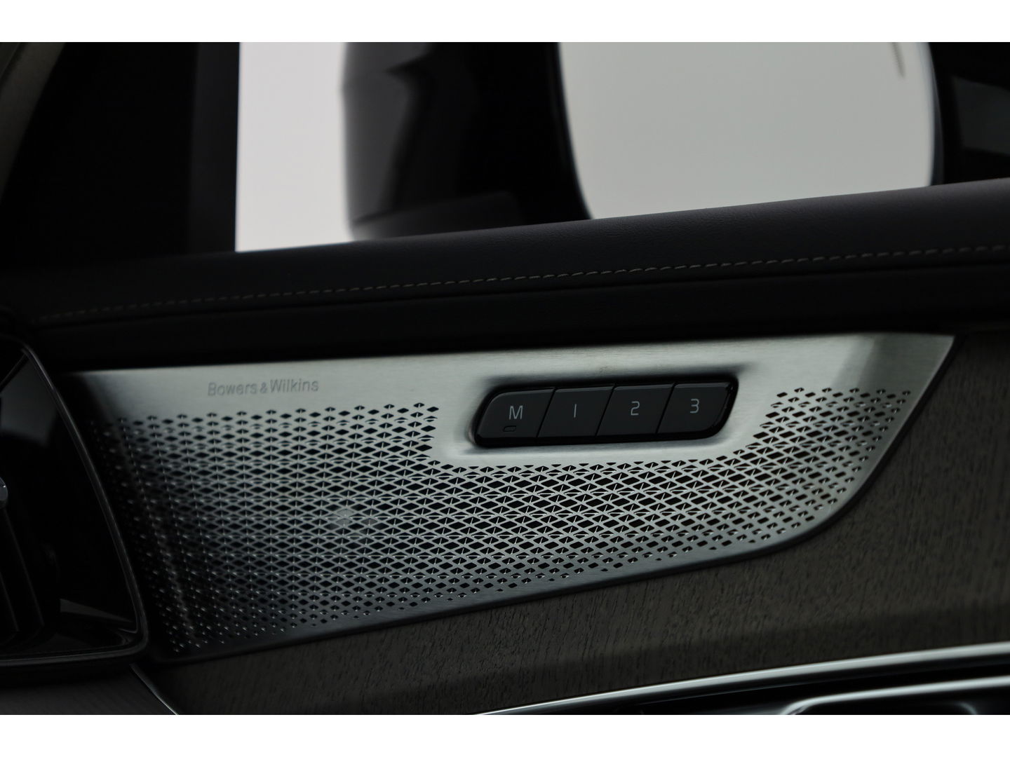 Volvo XC90 2.0 T8 Plug-in hybrid AWD Ultra Dark | Full Option | Luchtvering | B&W  audio | Massage | Pano | HUD | Stoelventilatie | 22'' |