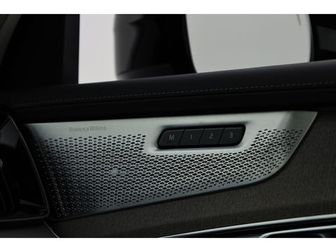 Volvo XC90 2.0 T8 Plug-in hybrid AWD Ultra Dark | Full Option | Luchtvering | B&W  audio | Massage | Pano | HUD | Stoelventilatie | 22'' |