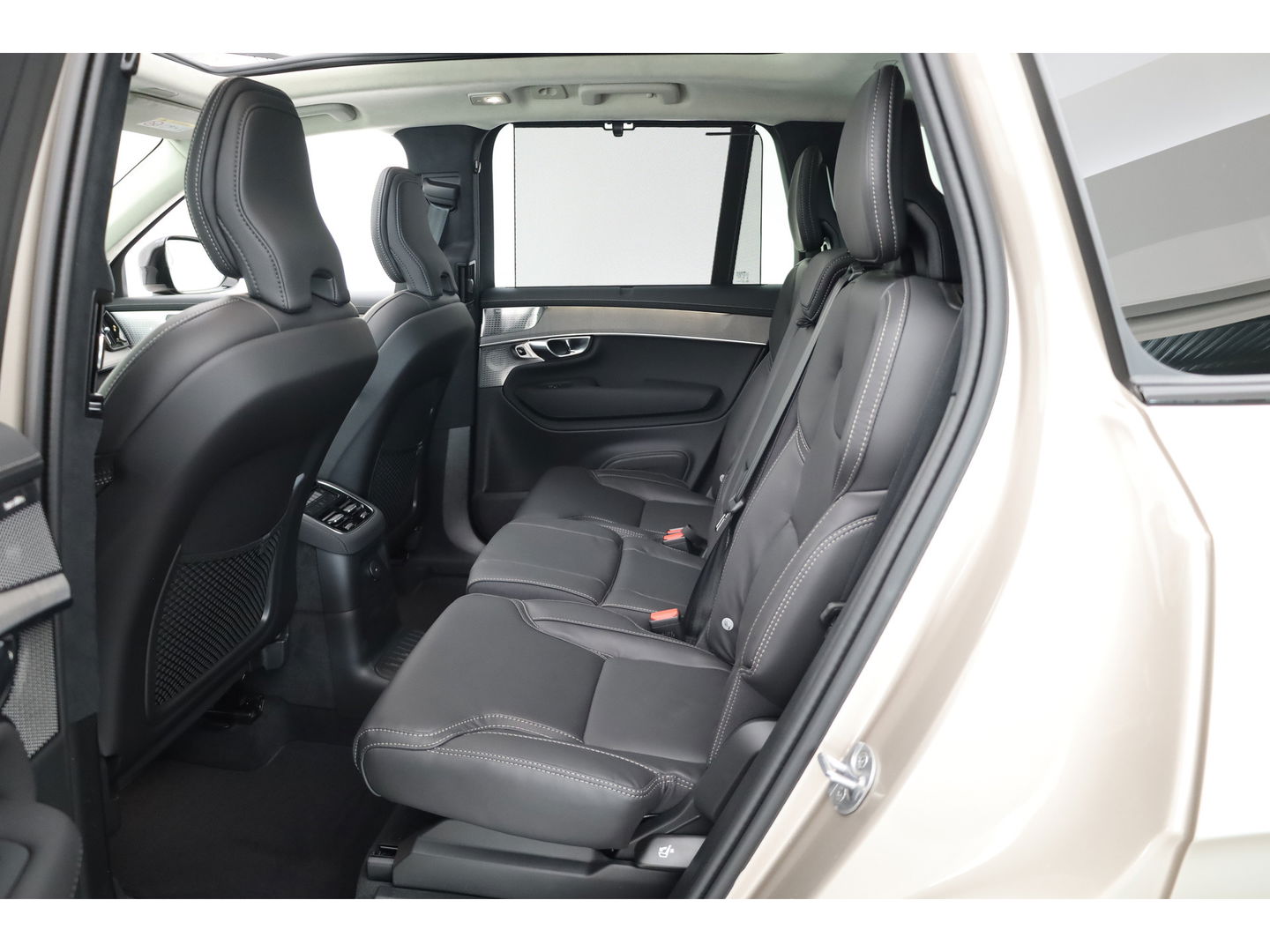 Volvo XC90 2.0 T8 Plug-in hybrid AWD Ultra Dark | Full Option | Luchtvering | B&W  audio | Massage | Pano | HUD | Stoelventilatie | 22'' |