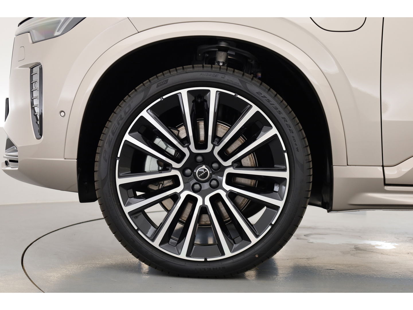 Volvo XC90 2.0 T8 Plug-in hybrid AWD Ultra Dark | Full Option | Luchtvering | B&W  audio | Massage | Pano | HUD | Stoelventilatie | 22'' |