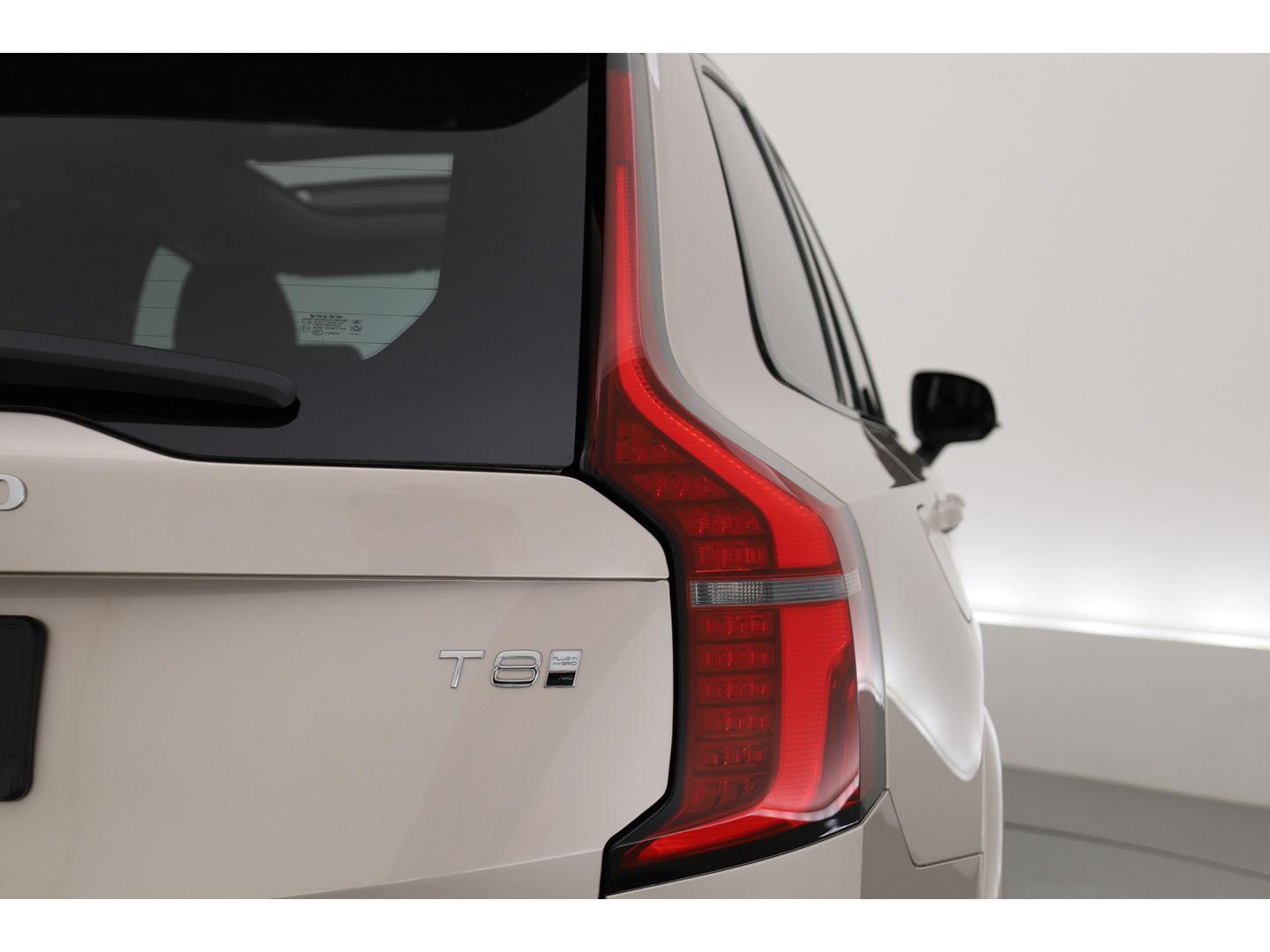 Volvo XC90 2.0 T8 Plug-in hybrid AWD Ultra Dark | Full Option | Luchtvering | B&W  audio | Massage | Pano | HUD | Stoelventilatie | 22'' |