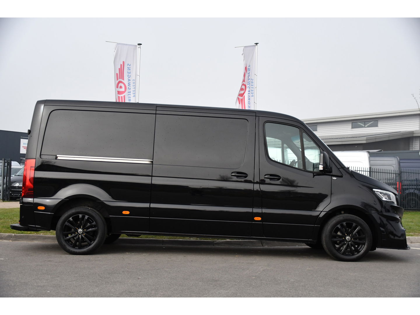 Mercedes-Benz Sprinter 314 2.2 CDI L2H1 AMG Black Edition Adaptieve Cruise, 360 Camera, Carplay, LED, Automaat, Dodehoek, 143pk, Uniek!