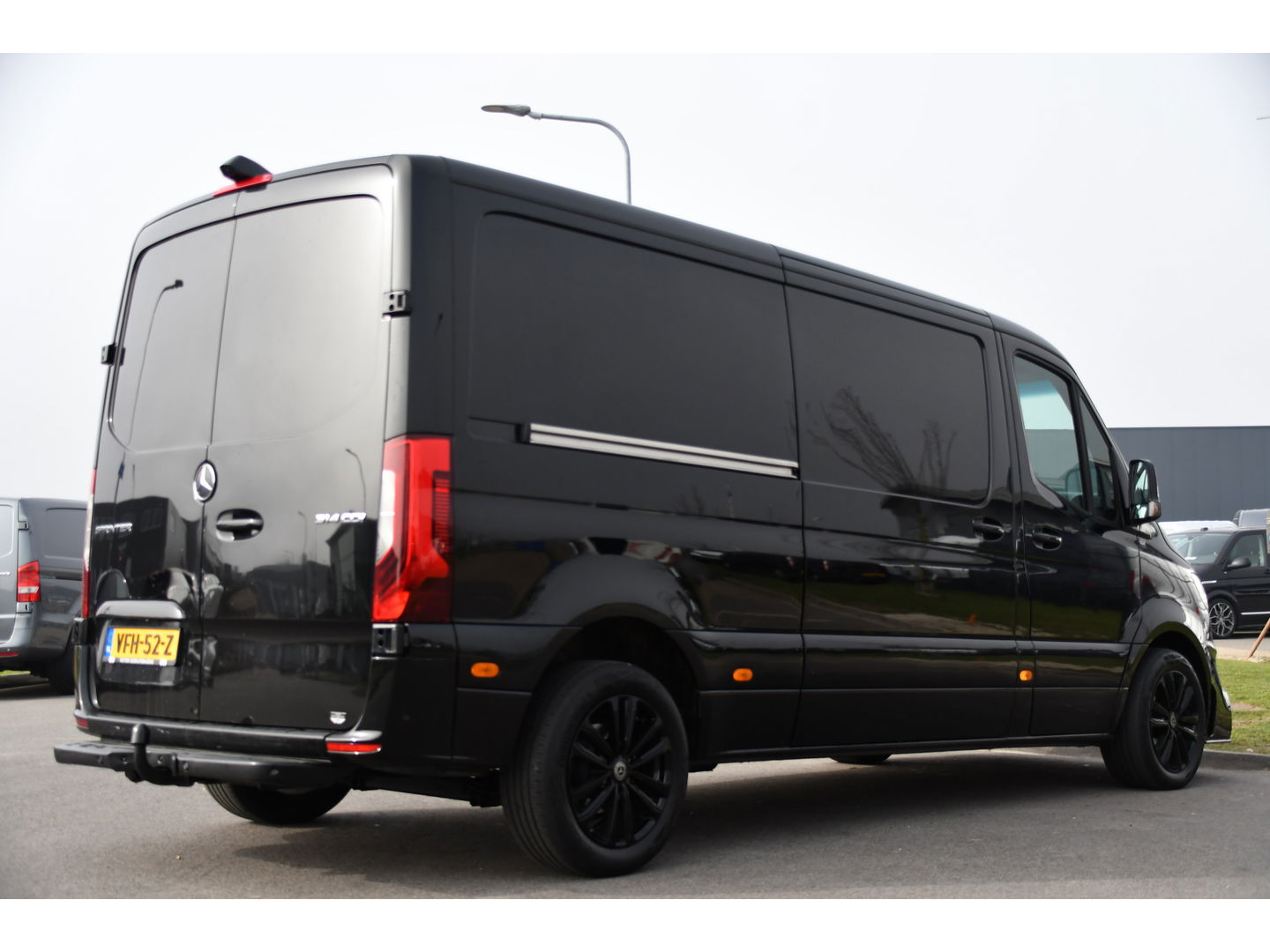 Mercedes-Benz Sprinter 314 2.2 CDI L2H1 AMG Black Edition Adaptieve Cruise, 360 Camera, Carplay, LED, Automaat, Dodehoek, 143pk, Uniek!