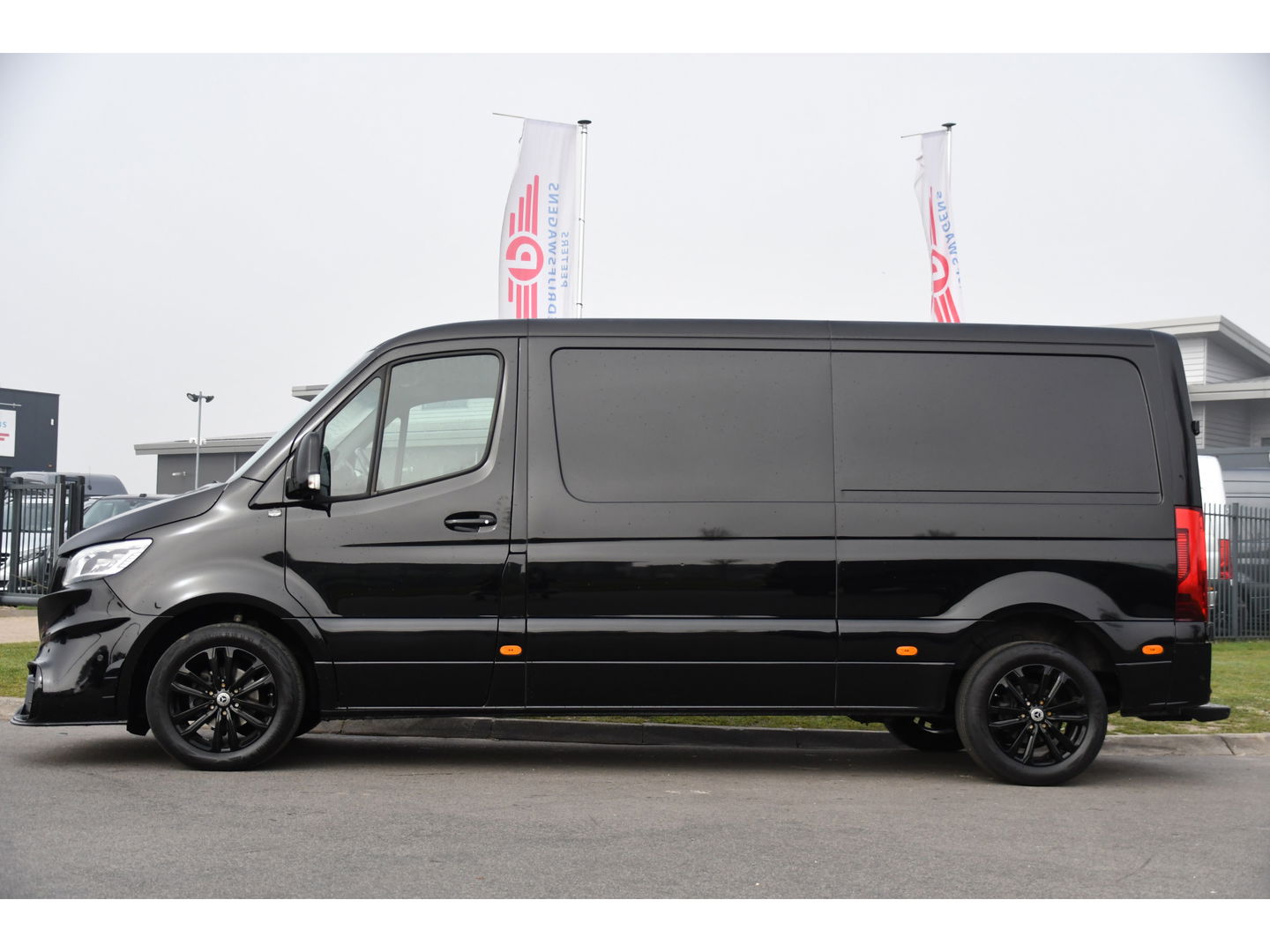 Mercedes-Benz Sprinter 314 2.2 CDI L2H1 AMG Black Edition Adaptieve Cruise, 360 Camera, Carplay, LED, Automaat, Dodehoek, 143pk, Uniek!