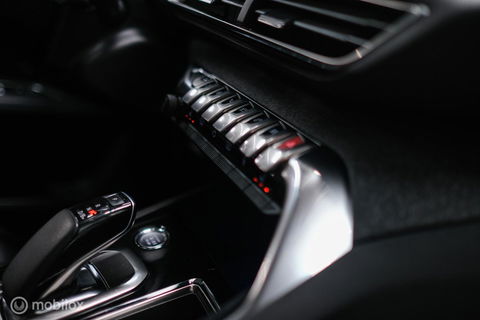 Peugeot 3008 1.6 HYbrid 225 pk Allure | Trekhaak | NL auto | Camera | Leder | HUD | rijklaaprijs | All season banden |