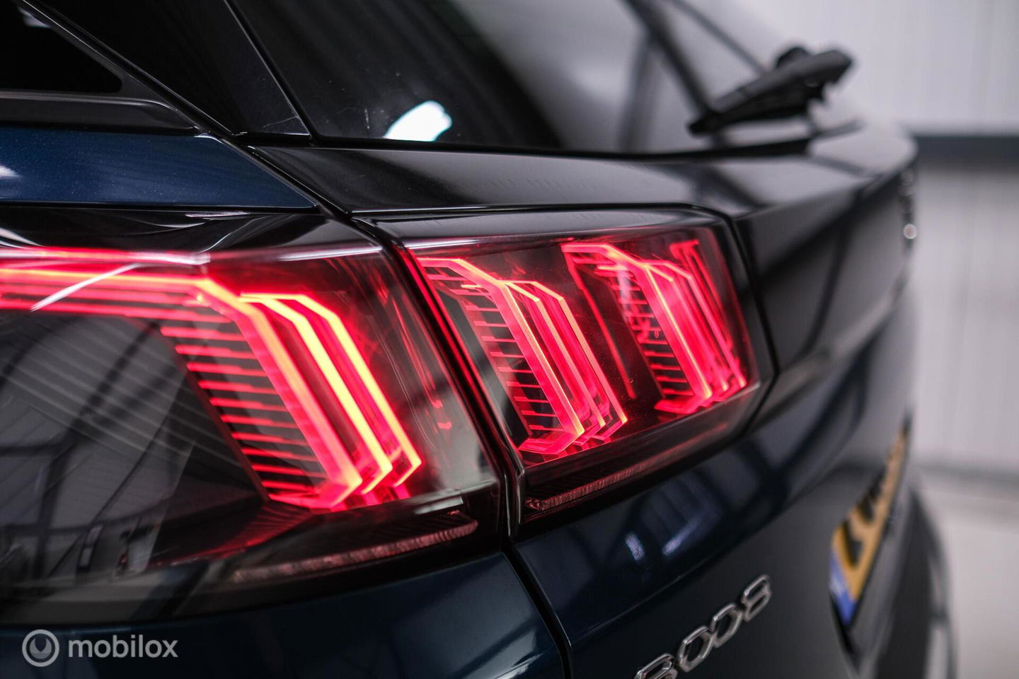 Peugeot 3008 1.6 HYbrid 225 pk Allure | Trekhaak | NL auto | Camera | Leder | HUD | rijklaaprijs | All season banden |