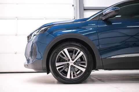 Peugeot 3008 1.6 HYbrid 225 pk Allure | Trekhaak | NL auto | Camera | Leder | HUD | rijklaaprijs | All season banden |